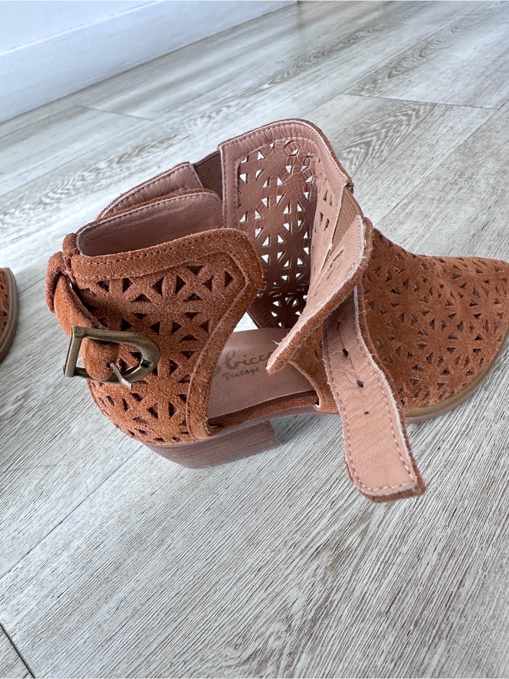 Sbicca Vintage Collection Suede Laser Cut Ankle Botties 8 - Picture 16 of 16